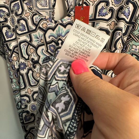 Tigerlily Printed Short Sleeve Shift Dress size 4 NWT - Picture 11 of 11